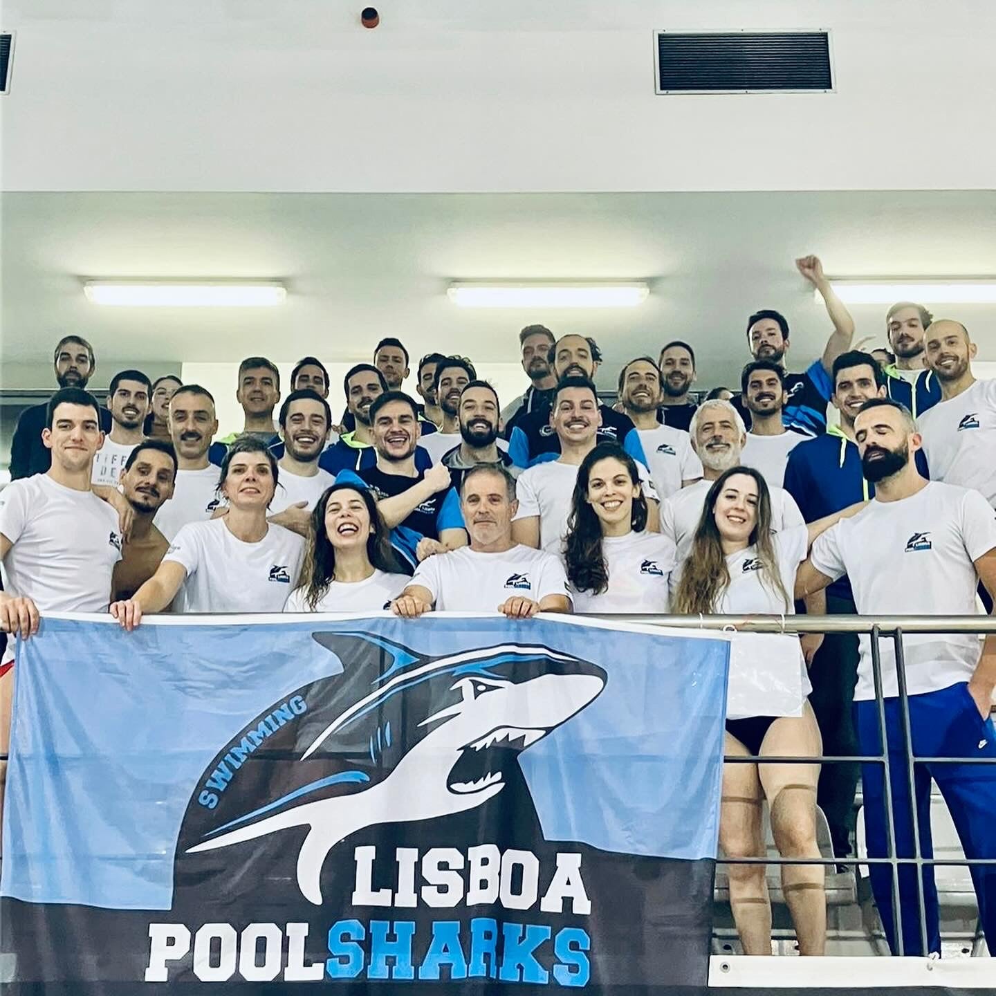 T-shirt branca Poolsharks